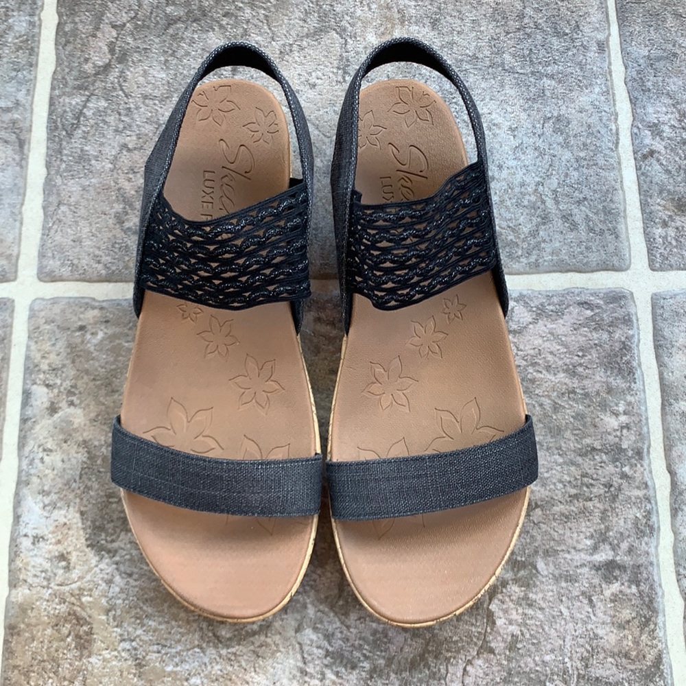 NWOT Skechers wedge sandals
